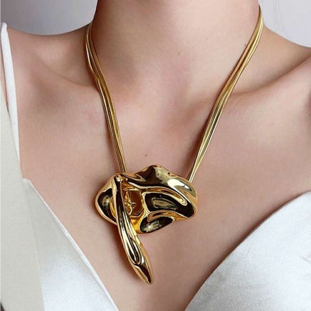 Gold geo necklace N579